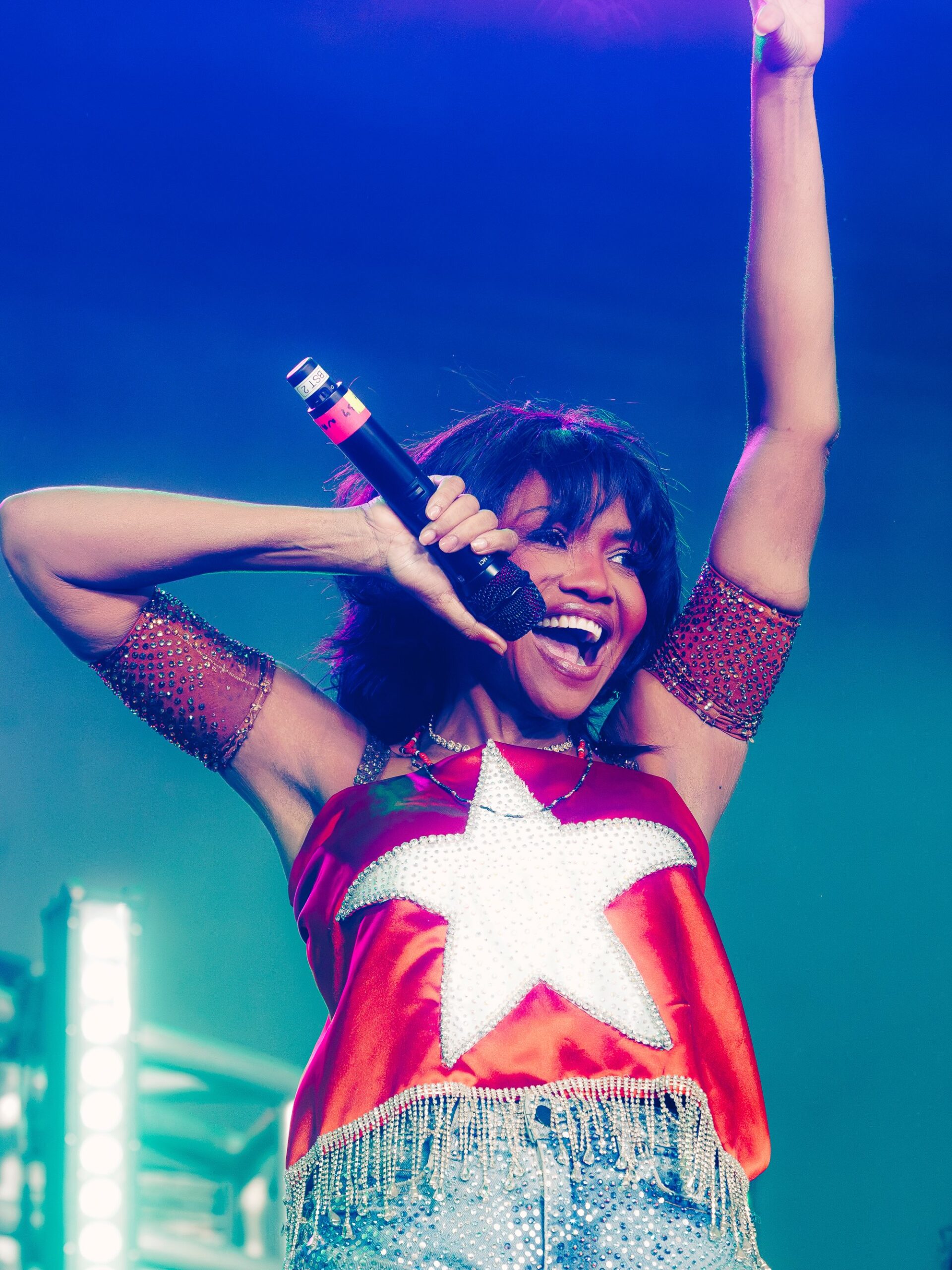Gaby Amarantos, que anuncia a turnê “Rock Doido Mais Doido” com estreia em 2026